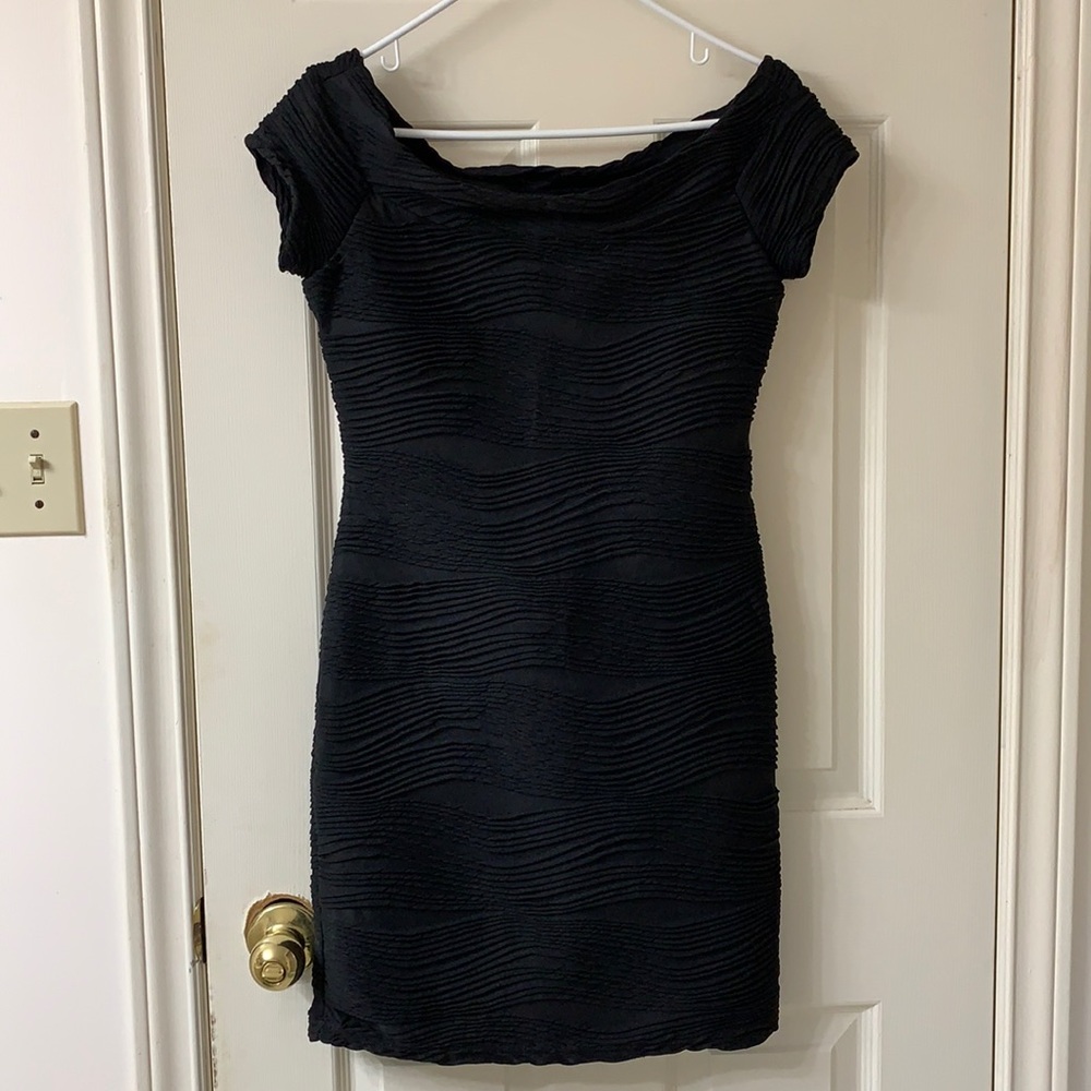 🌷3 for $25🌷Dynamite, US M, Black Cap Sleeve Wave Print Semi Sheer Lined Dress